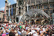 wie immer ist der Marienplatz auch 2006 gut gefüllt (Foto: Martin Schmitz)